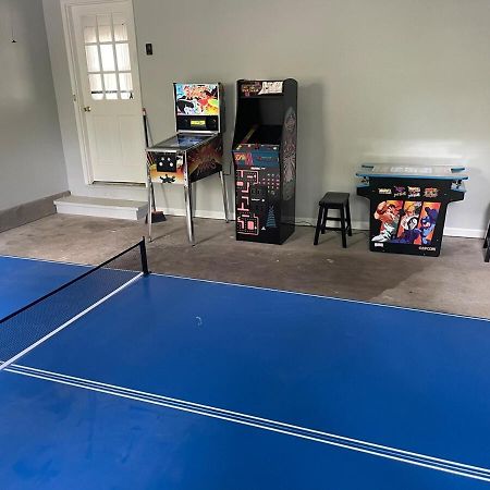 Cozy Home With Arcade, Ping Pong & Fenced Backyard 로렌스빌 외부 사진