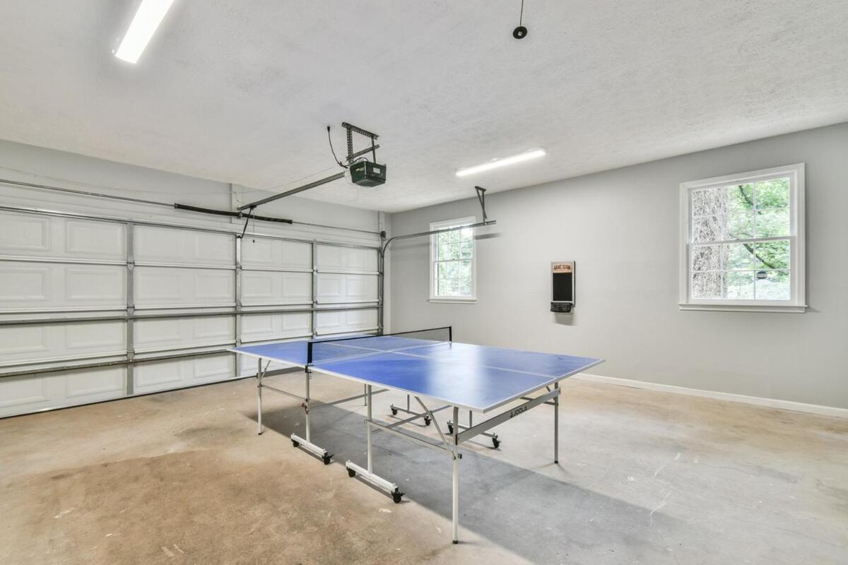 Cozy Home With Arcade, Ping Pong & Fenced Backyard 로렌스빌 외부 사진